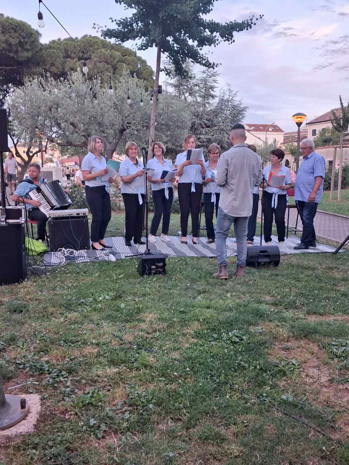 Fotografija 2 — Koncert ispred fontane
