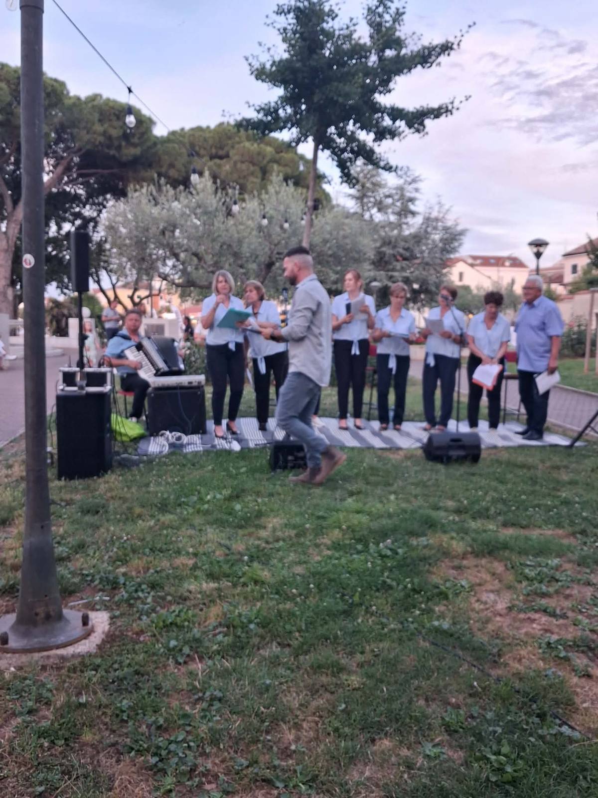 Fotografija 3 — Koncert ispred fontane